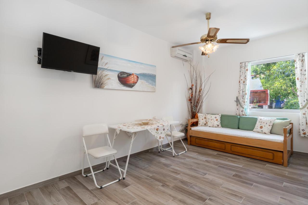 Arkítsa M K Apartments מראה חיצוני תמונה