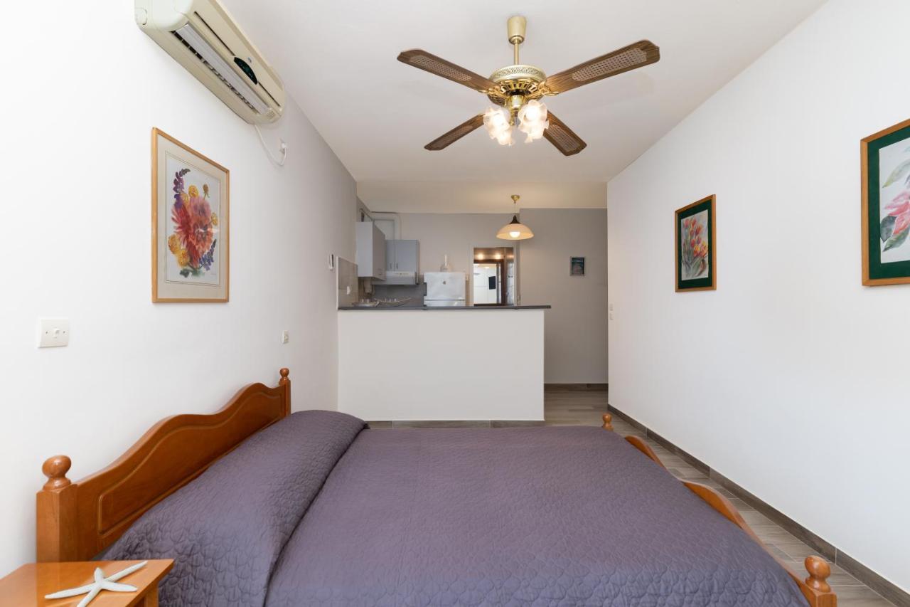 Arkítsa M K Apartments מראה חיצוני תמונה